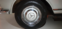Load image into Gallery viewer, Mercedes-Benz SL 250 Pagode