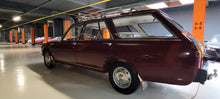 Load image into Gallery viewer, Peugeot 504 Break Familial 6 Places *** 1er propriétaire***