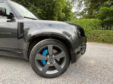 Load image into Gallery viewer, Land Rover Defender 110 P525 'Edition' Head Up