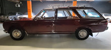 Load image into Gallery viewer, Peugeot 504 Break Familial 6 Places *** 1er propriétaire***
