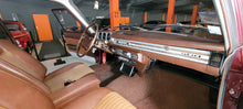 Load image into Gallery viewer, Peugeot 504 Break Familial 6 Places *** 1er propriétaire***
