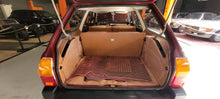 Load image into Gallery viewer, Peugeot 504 Break Familial 6 Places *** 1er propriétaire***
